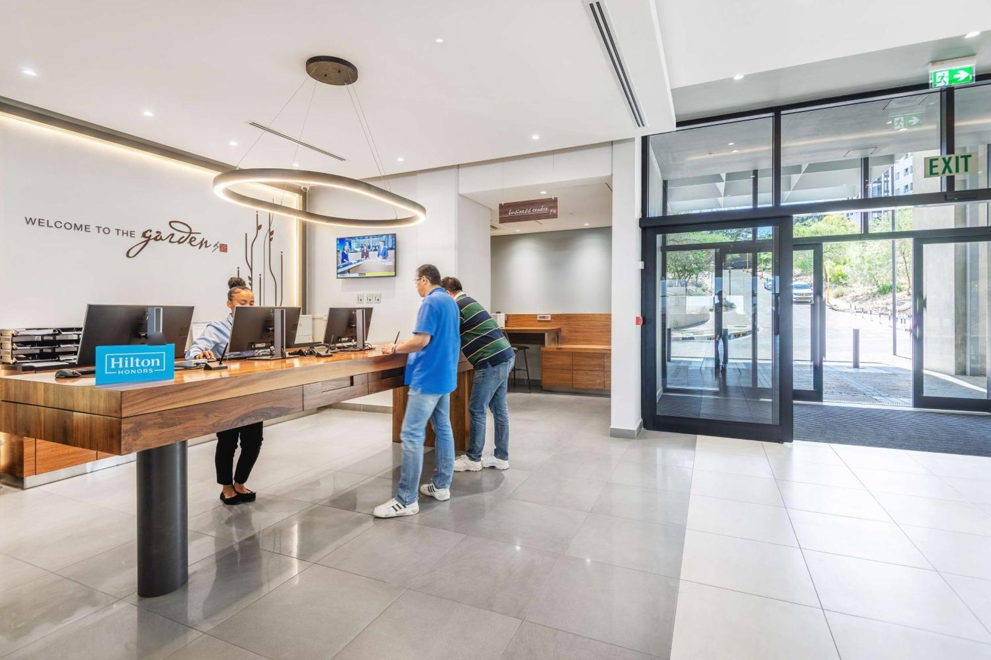 Hilton Garden Inn Windhoek Extérieur photo