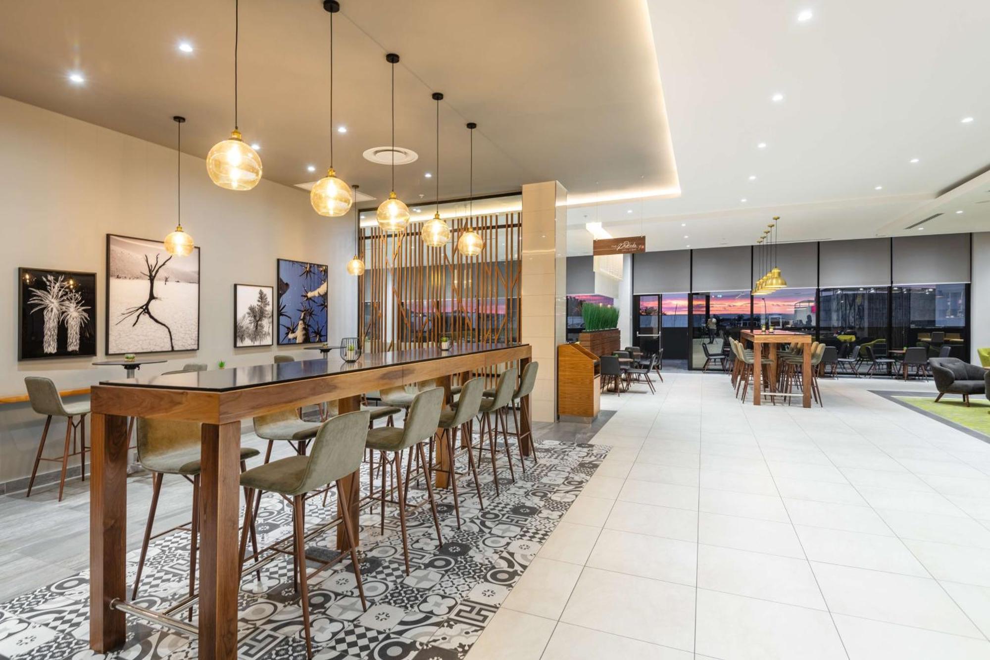 Hilton Garden Inn Windhoek Extérieur photo