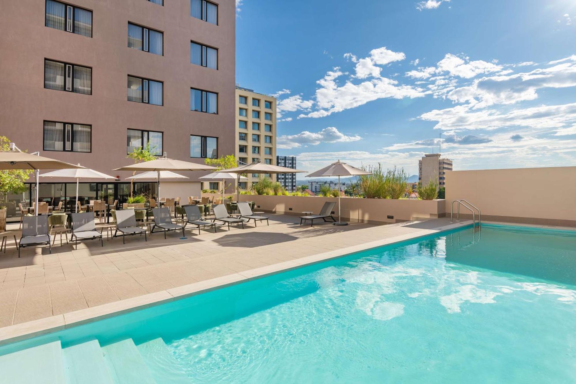 Hilton Garden Inn Windhoek Extérieur photo