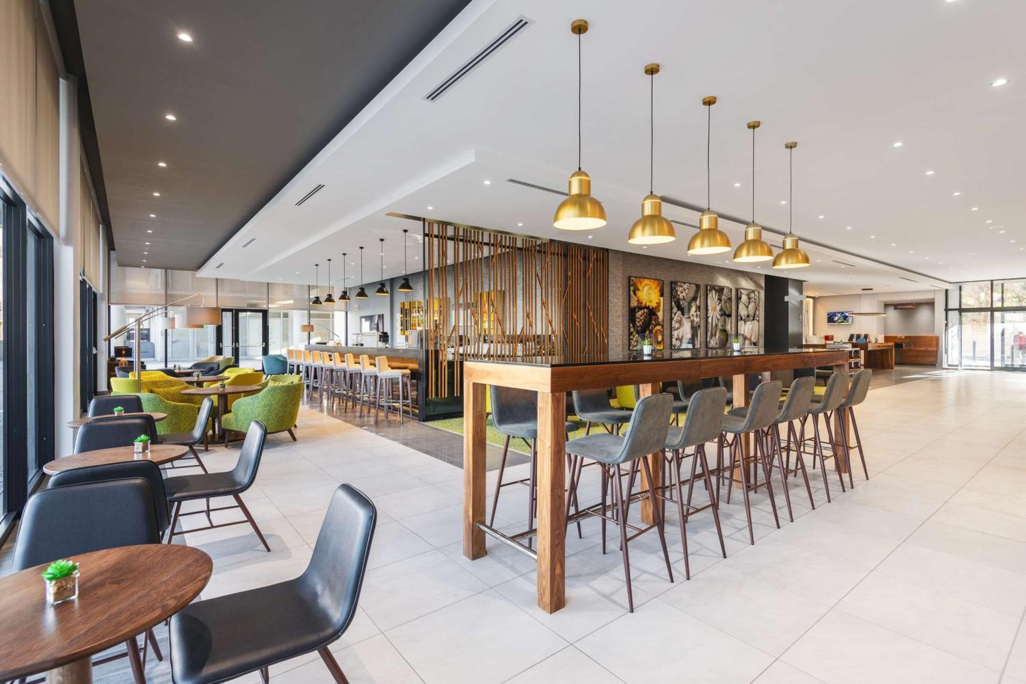 Hilton Garden Inn Windhoek Extérieur photo